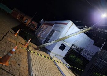 Bombeiros Voluntários de Tupanciretã isolam área com fiação no chão